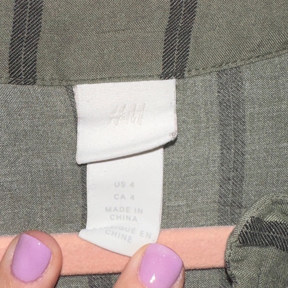 H&M Dress Shirt - Picture 2 of 2